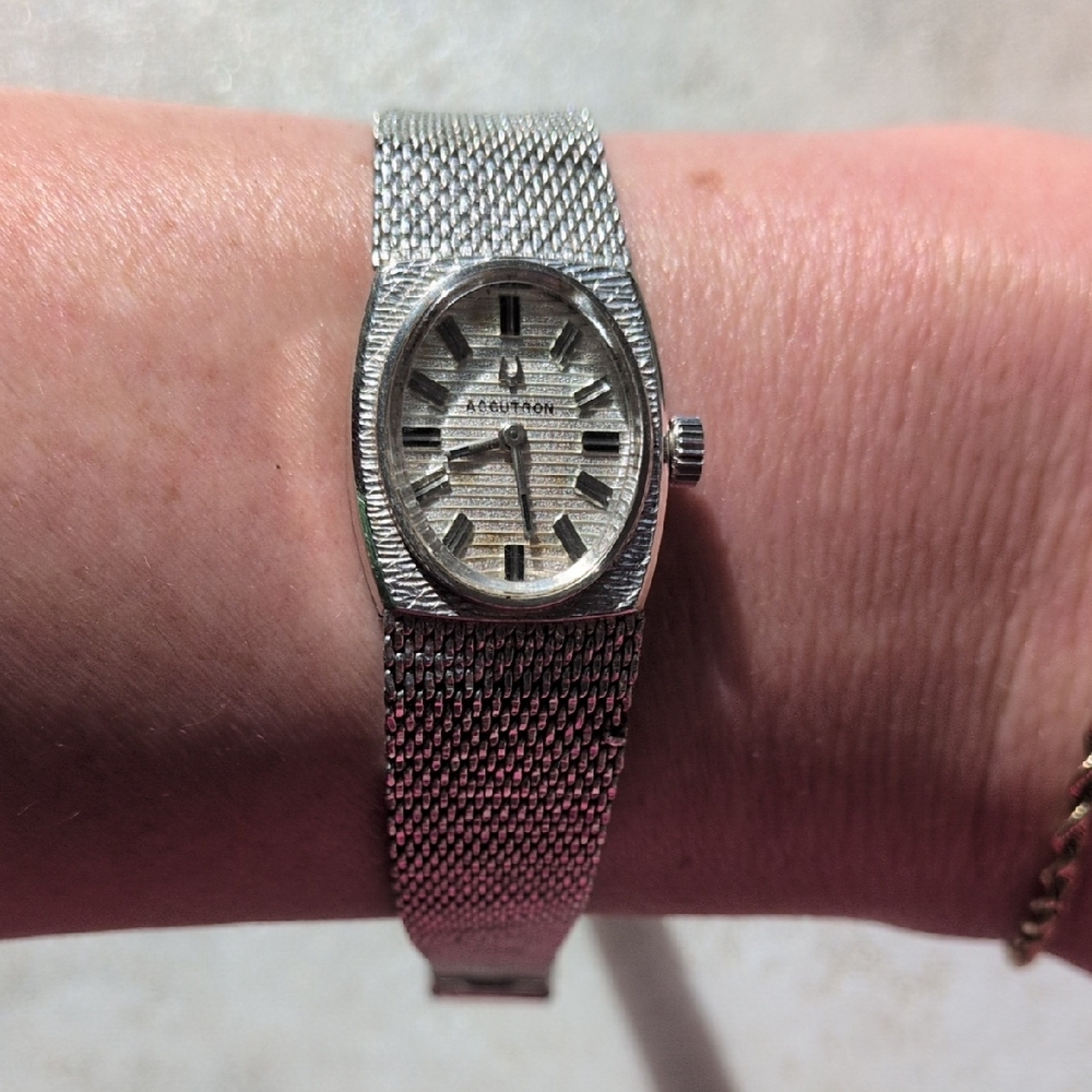 Accutron by Bulova 10k Gold Filled 1970s Vintage Mesh Bracelet Ladies Watch